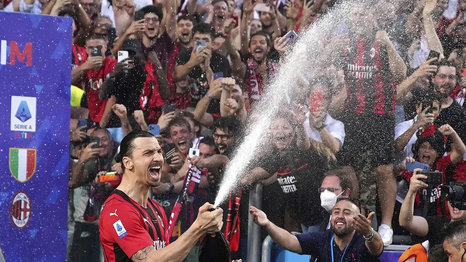 Selebrasi Zlatan Ibrahimovic Rayakan Juara AC Milan