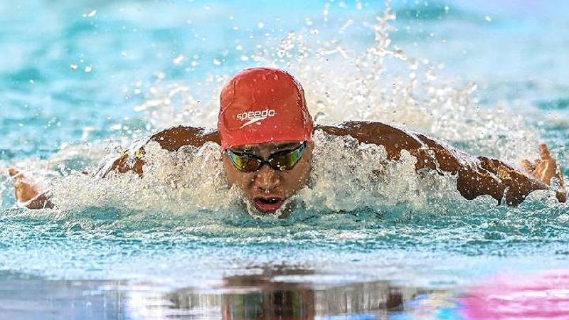 Perenang Jakarta Joe Aditya Wijaya Kurniawan saat menjuarai renang 100 meter gaya kupu-kupu putra PON PON 2024